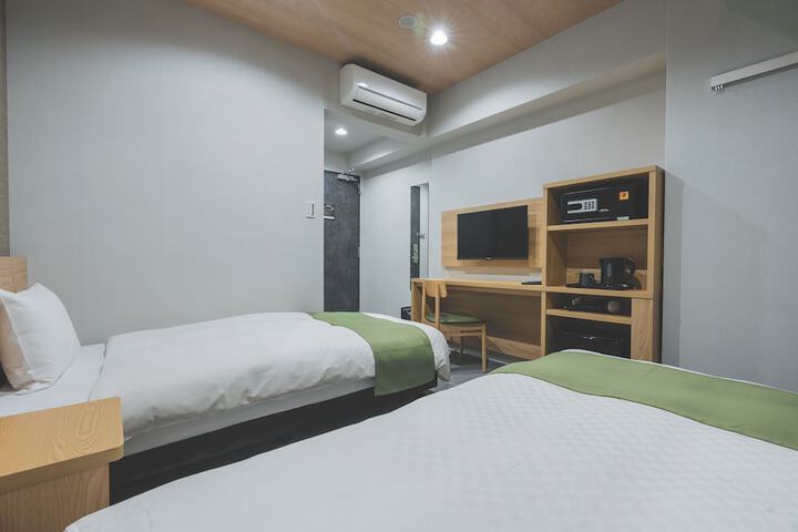 Room 13 of 48