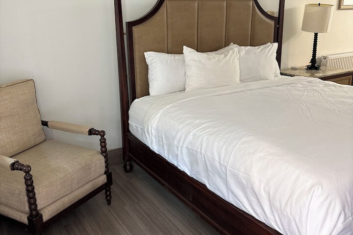 Room 3 of 6