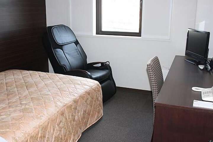 Room 3 of 6