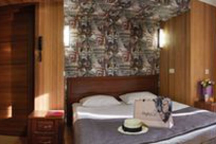Room 10 of 34