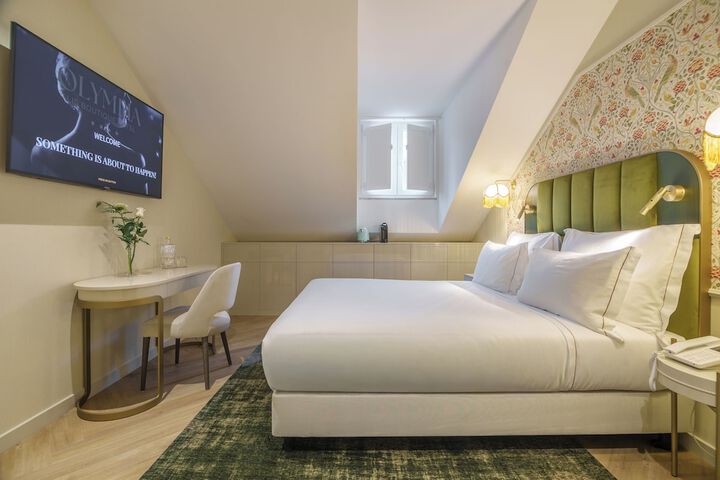 Room 3 of 44