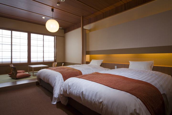 Room 12 of 40