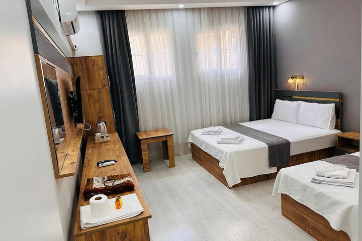 Room 12 of 21