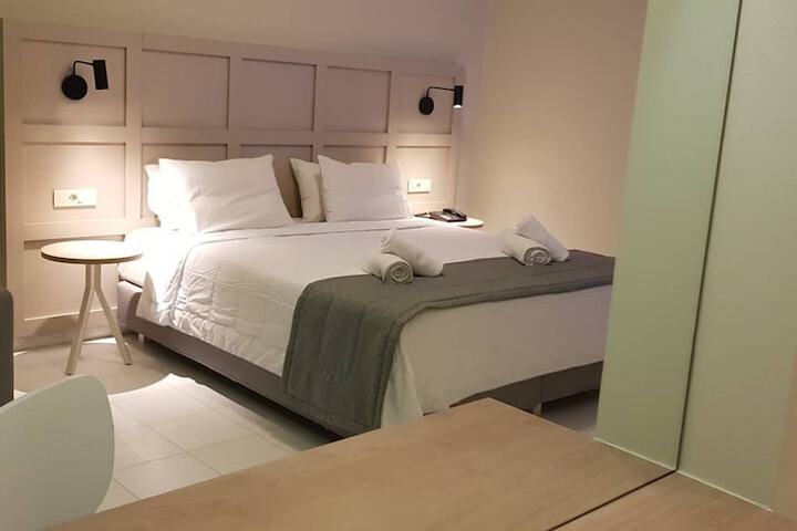 Room 4 of 27