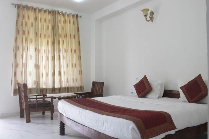 Room 6 of 32
