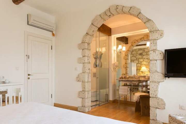 Room 5 of 42