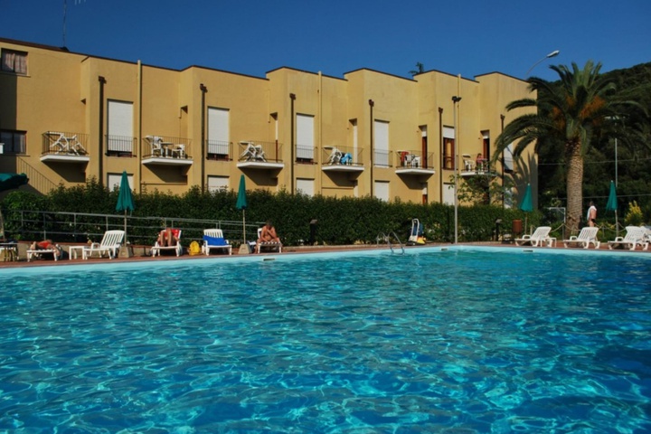 Pool 4 of 16