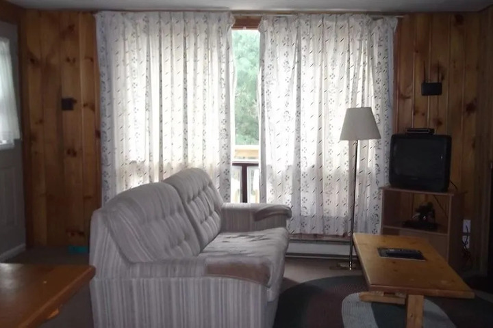THE LAKE OF BAYS LODGE