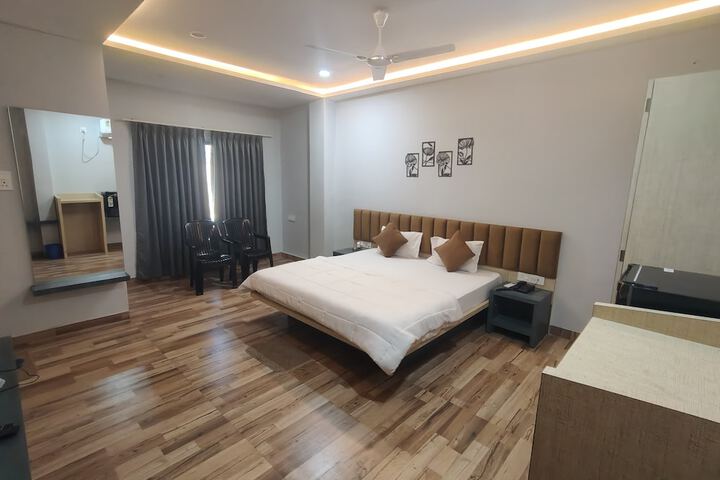 Room 27 of 38