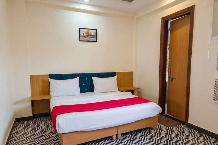 Room 10 of 27