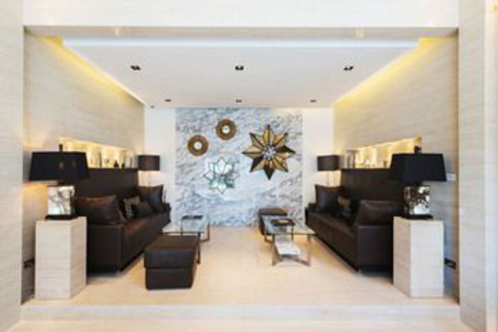 Lounge 5 of 31