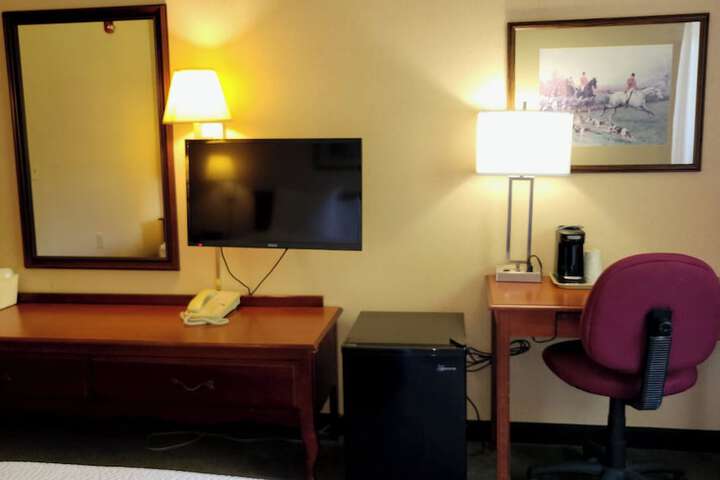 Room 13 of 32