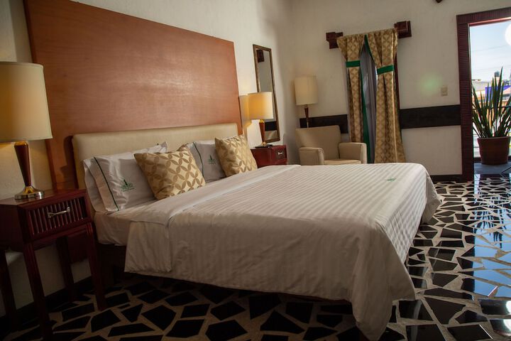 Room 6 of 27