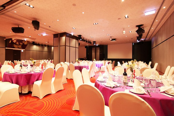 Ballroom/Hall 41 of 49