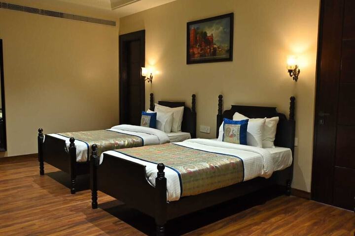 Room 25 of 161
