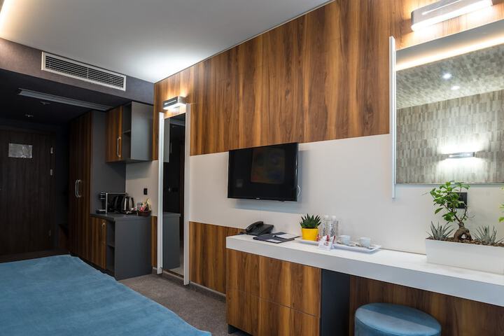 Room 14 of 32