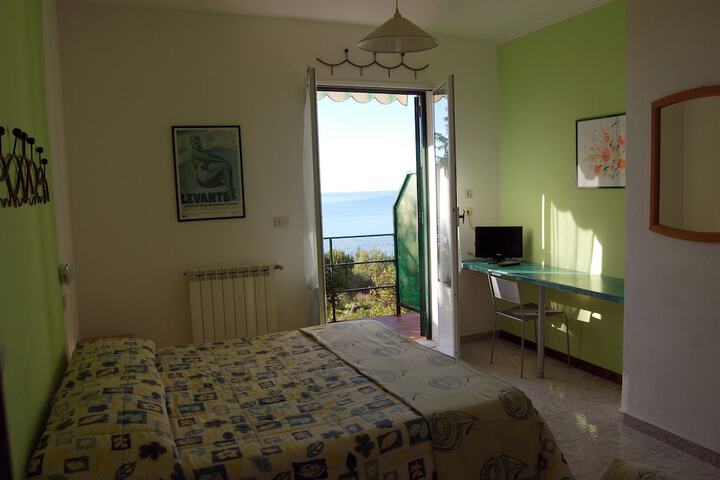 Room 4 of 42