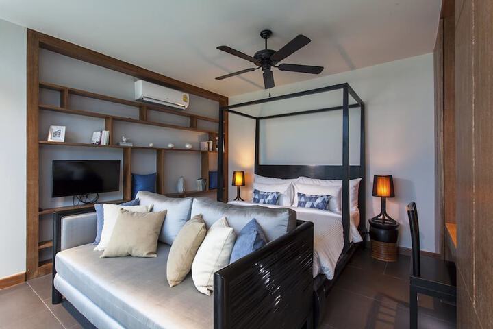 Room 8 of 32
