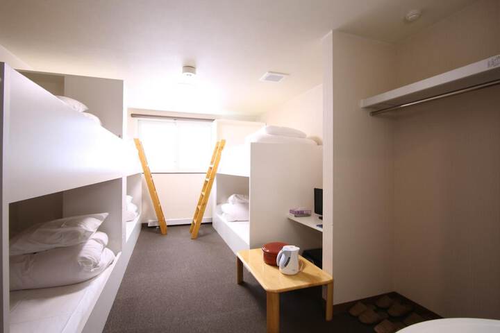 Room 12 of 34