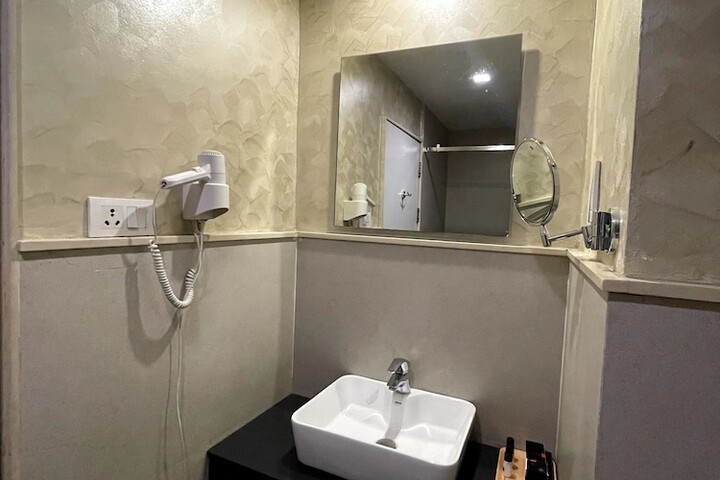 Room 15 of 38