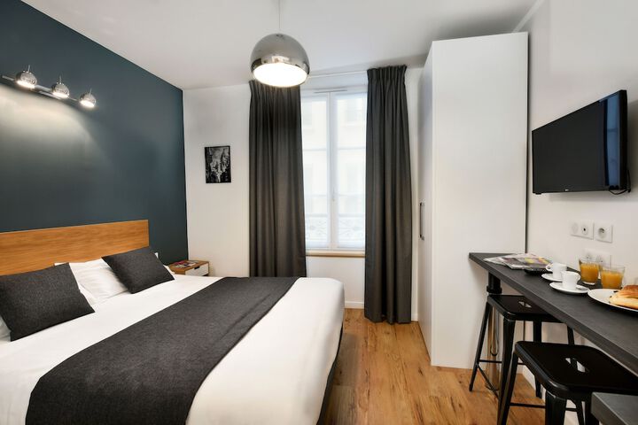 Room 7 of 33