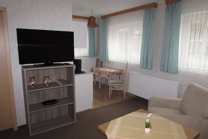 Room 2 of 65
