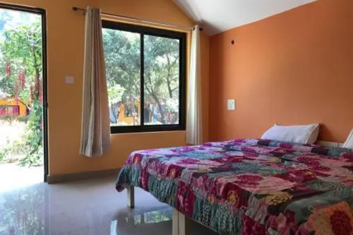 Room 2 of 10