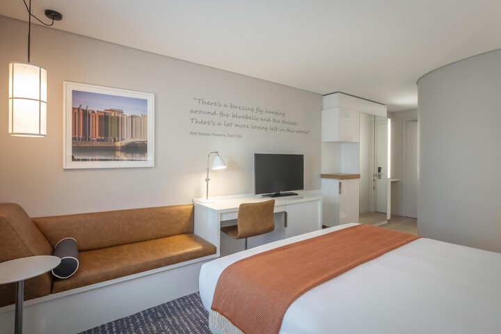 Room 43 of 126