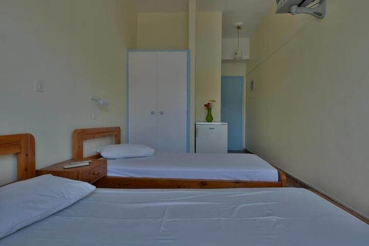 Room 6 of 16