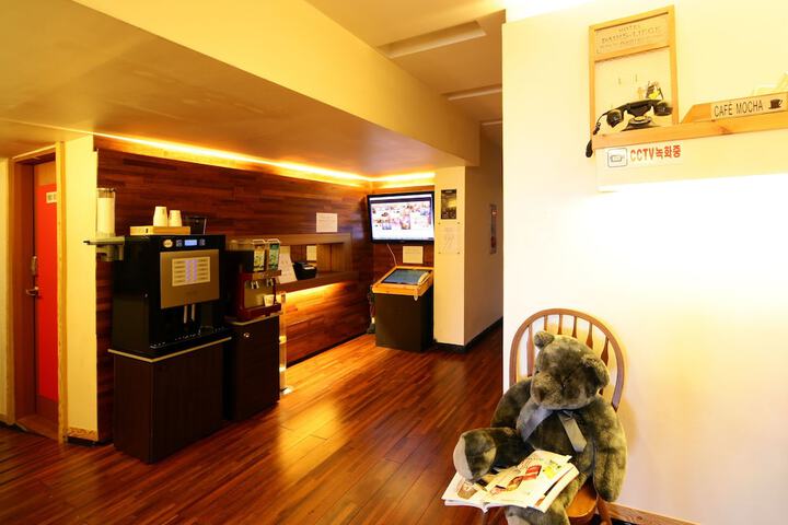 Hotel 3 of 75