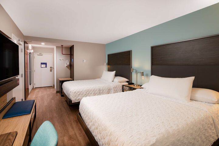 2 Queen Beds (13 of 13)