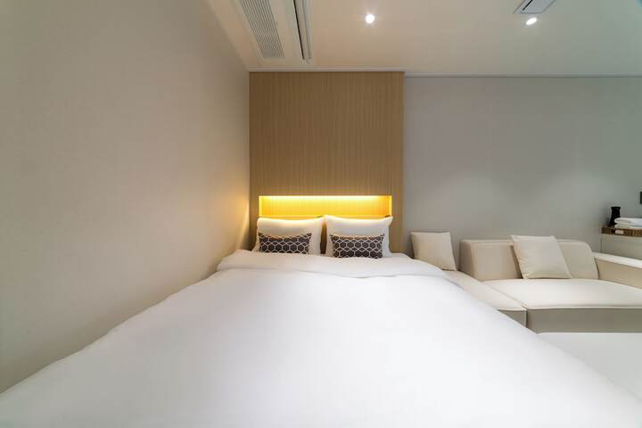Room 27 of 84