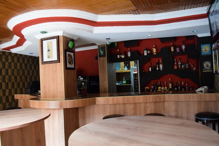 Lounge 17 of 23