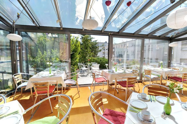 Sundeck 76 of 81