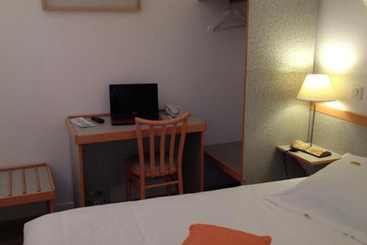 Room 15 of 51