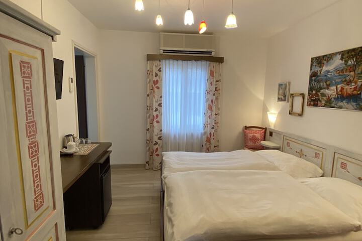 Room 11 of 38