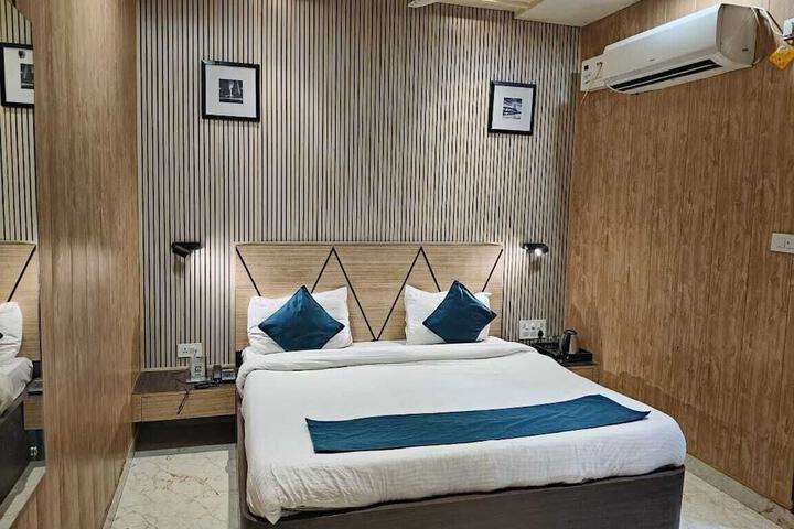 Room 2 of 9