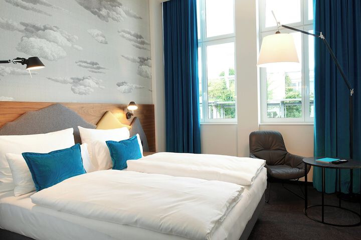 Room 10 of 62