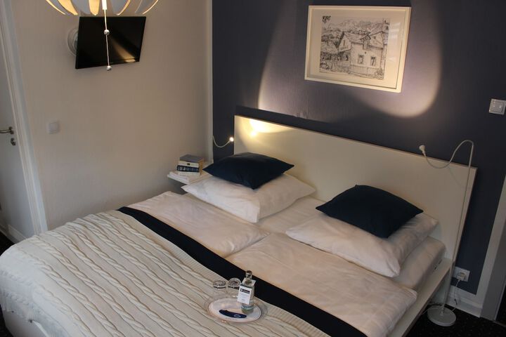Room 7 of 48