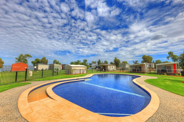 Pool 118 of 142
