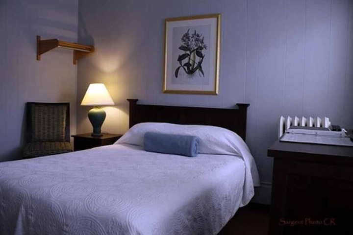 1 Queen Bed (17 of 20)