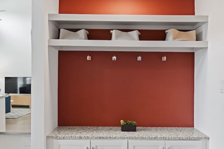 Room 294 of 656