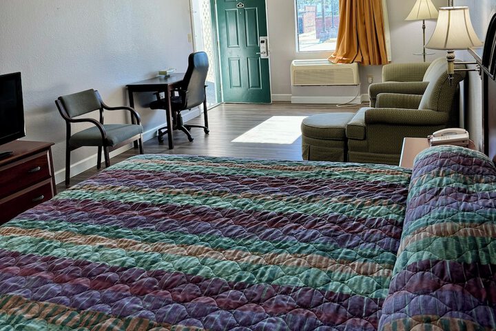 1 King Bed (1 of 6)