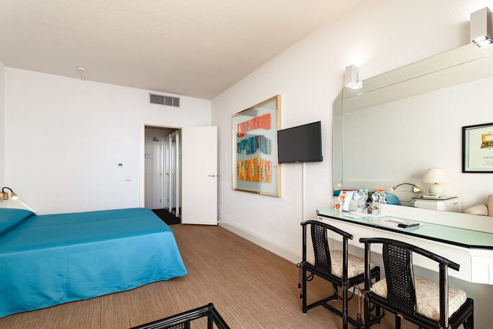 Room 15 of 143