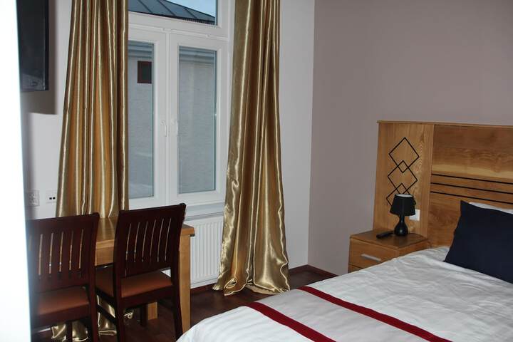 Room 9 of 39