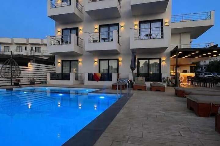 Hotel 94 of 96