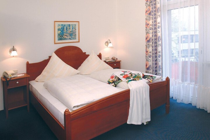 Room 10 of 33