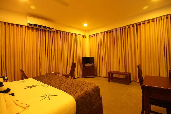 Room 12 of 76