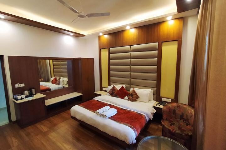 Room 4 of 30