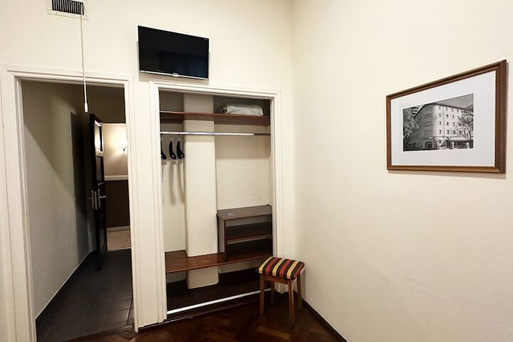 Room 25 of 90